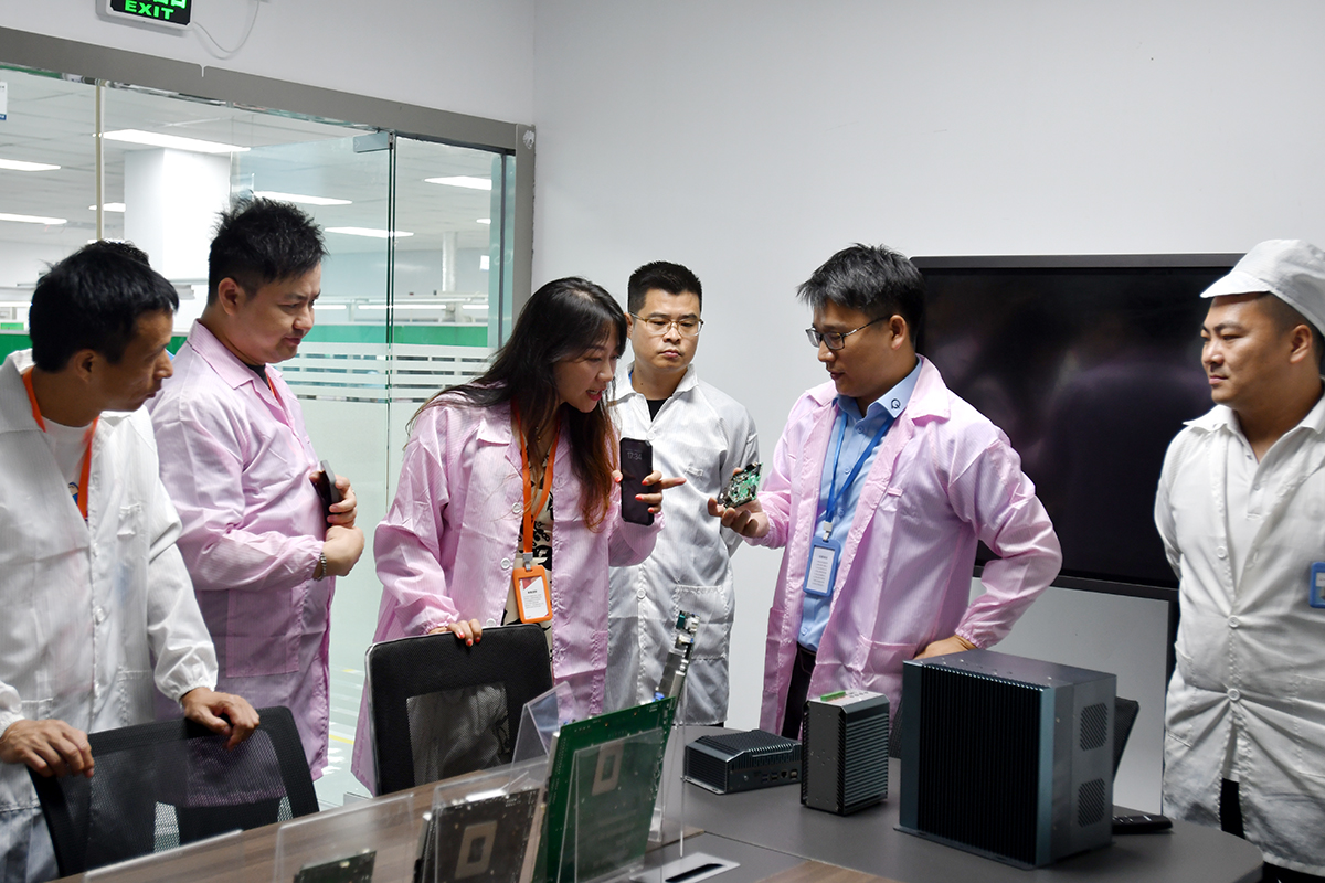 长江商学院EMBA精英团队参访香港六宝典资料大全,共话创新发展! 长江商学院EMBA精英团队参访香港六宝典资料大全,共话创新发展!